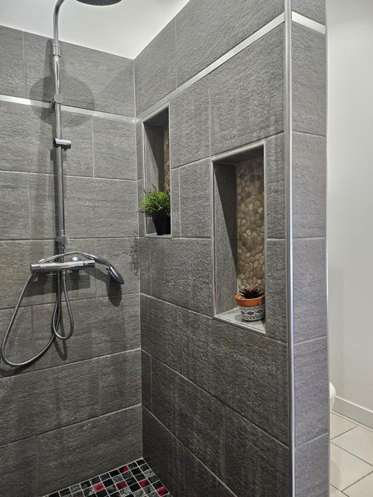 Agreable Logement Avec Terrasse Saint-Victoret Zewnętrze zdjęcie