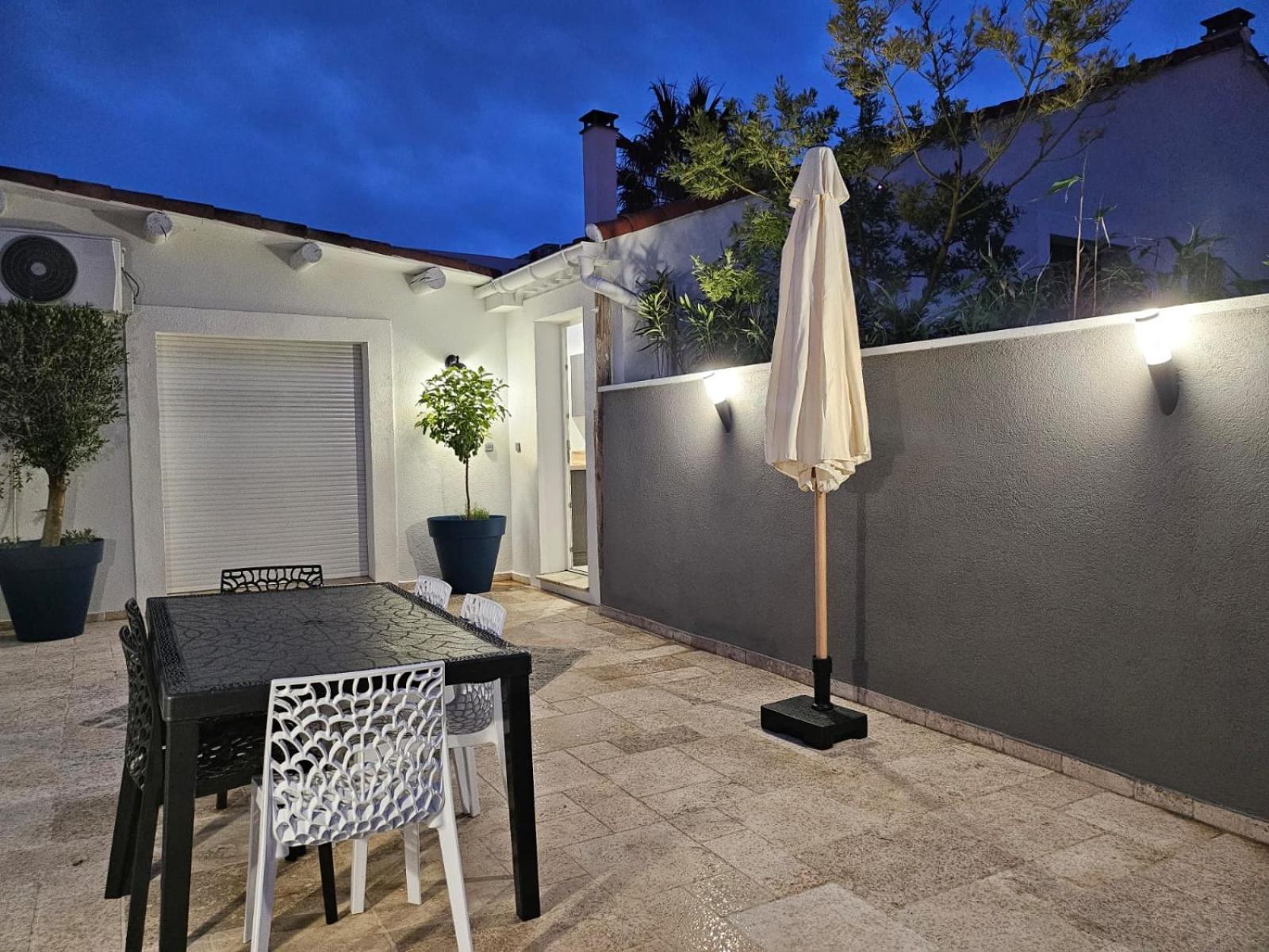 Agreable Logement Avec Terrasse Saint-Victoret Zewnętrze zdjęcie